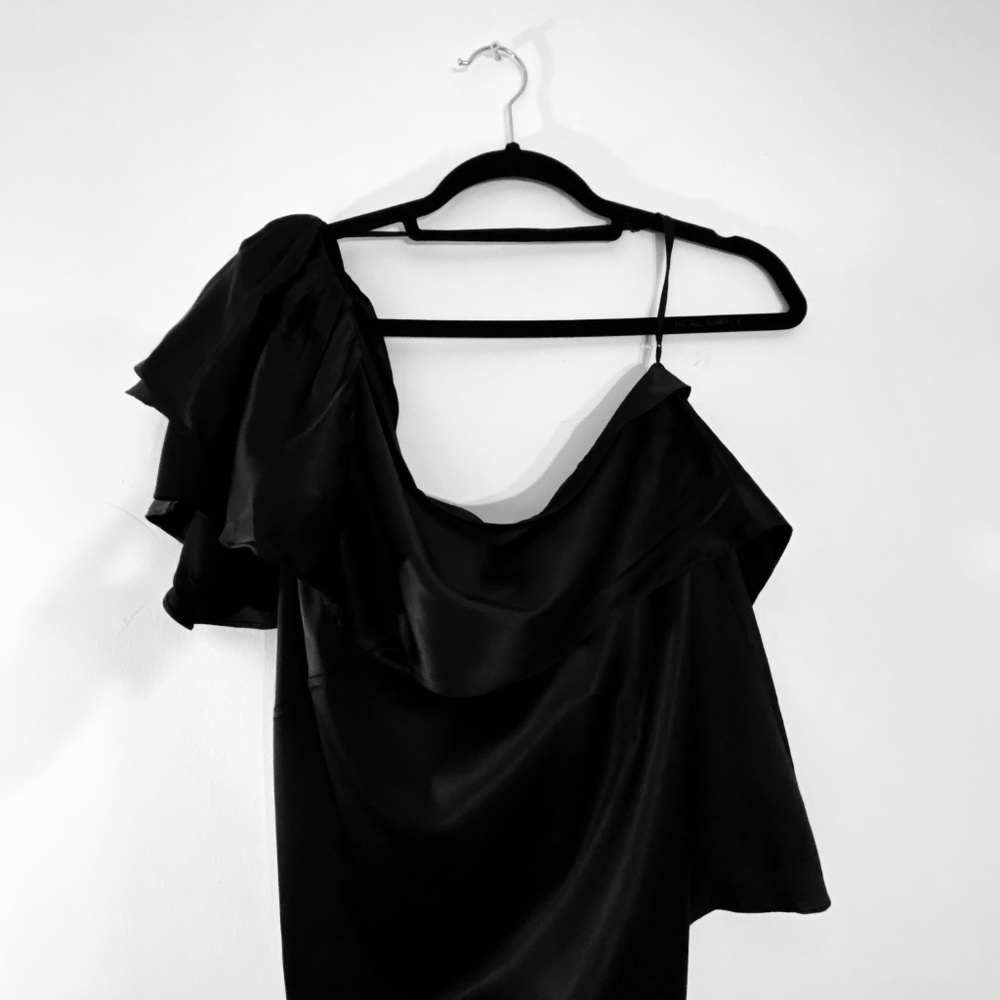 BCBG silk short sleeve one shoulder shirt